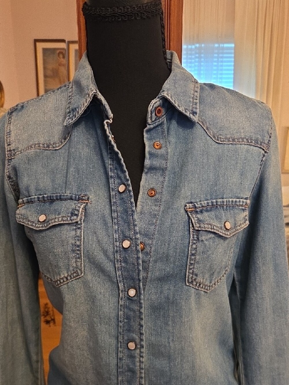 H&M Light Blue Denim Button-Front Shirt - Picture 2 of 5